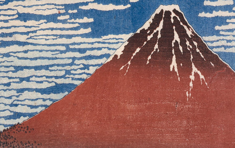 山体与云层：红与蓝的上下分块
